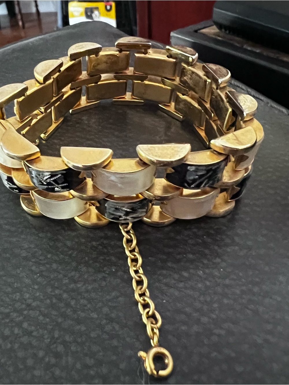 Gold-Tone Bracelet with Black and Cream mother-of-pearl Links - Picture 5 of 11